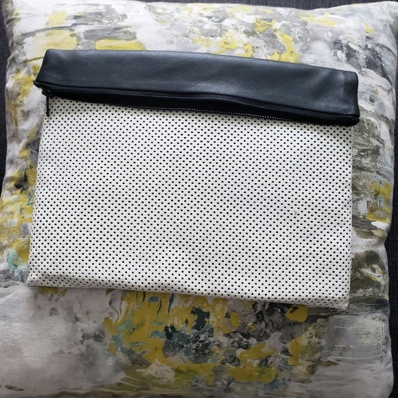 Bailey 44 Clutch! - Picture 1 of 5